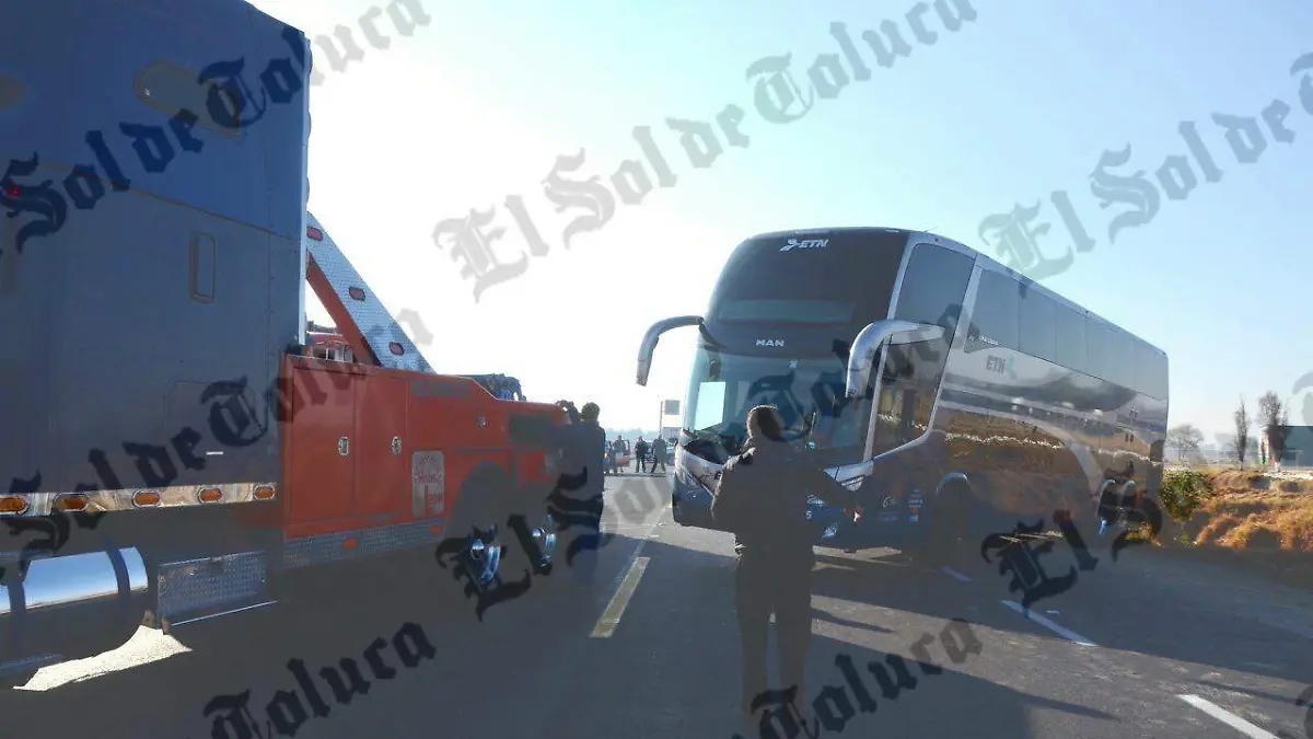 Cae autobús de pasajeros (1)